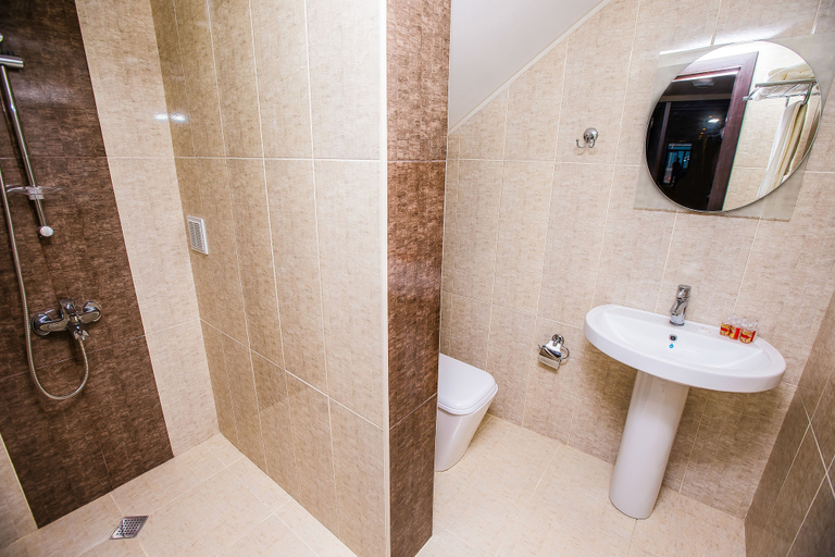 Bathroom 5, Deluxe City Hotel, Baku