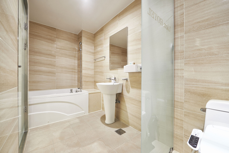 Bathroom 5, Lion Hotel, Busanjin