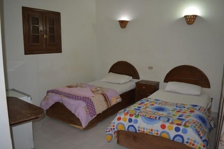 Bedroom 3, Oasis Fighting Kangaroo, Sant Katrin