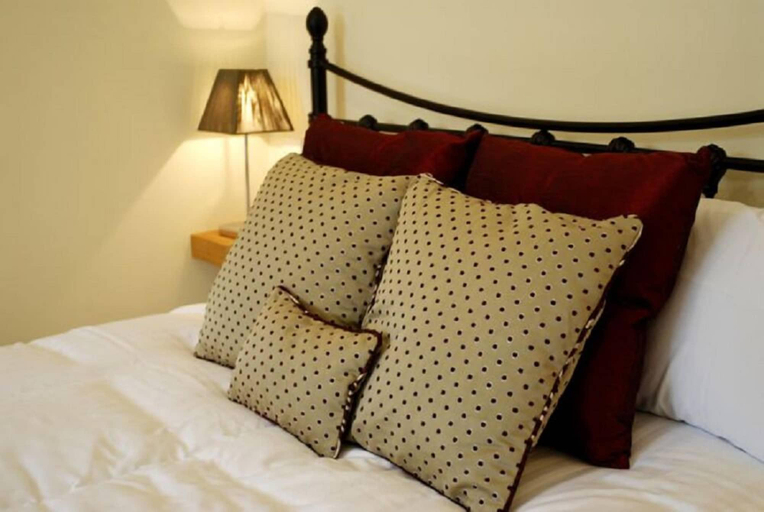 Bedroom 3, England's Gate and Coachhouse, Herefordshire