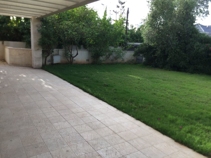 Others 4, Villa with Garden near Beach