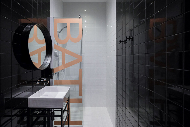 Bathroom 4, InBox Capsule Hotel, Sankt-Peterburg gorsovet
