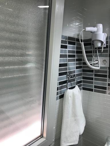 Bathroom 5, Hostal La Pared, Madrid