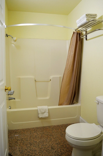 Bathroom 5, Budget inn, Franklin