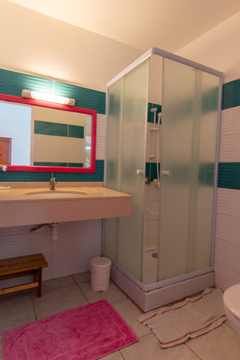 Bathroom 3, Au Jardin Debeauséjour, Capesterre-de-Marie-Galante