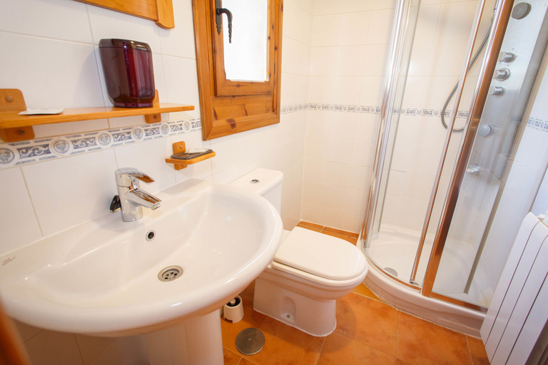Bathroom 4, El Bulín de Piñuecar, Madrid