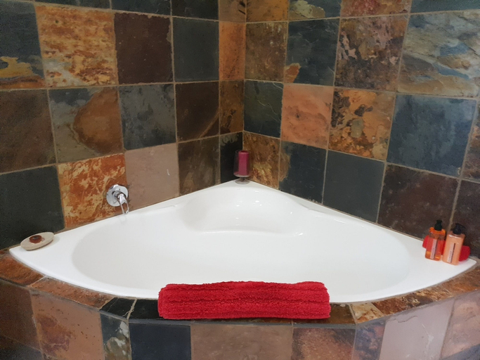 Bathroom 5, African Breeze Guest House, Eden