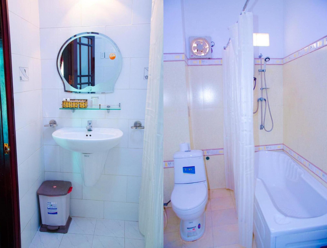 Bathroom 5, Salina Hotel, Da Nang