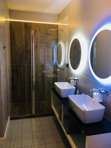 Bathroom 4, Piper Zajezdnia Blue, Poznań City