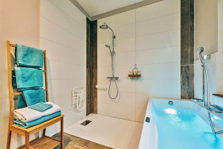 Bathroom 5, Château de Grunstein, Bas-Rhin