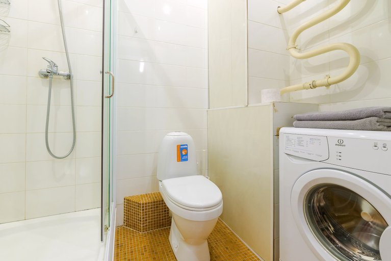 Bathroom 4, Apartments on Pionerskaya, Sankt-Peterburg gorsovet