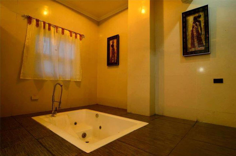 Bathroom 4, Villa Jhoana Resort, Angono