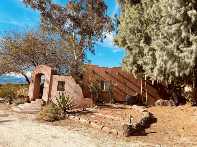 Exterior & Views, Bubbling Wells Oasis, Riverside