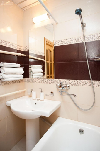 Bathroom 4, Inndays on Bobruiskaya 2, Western