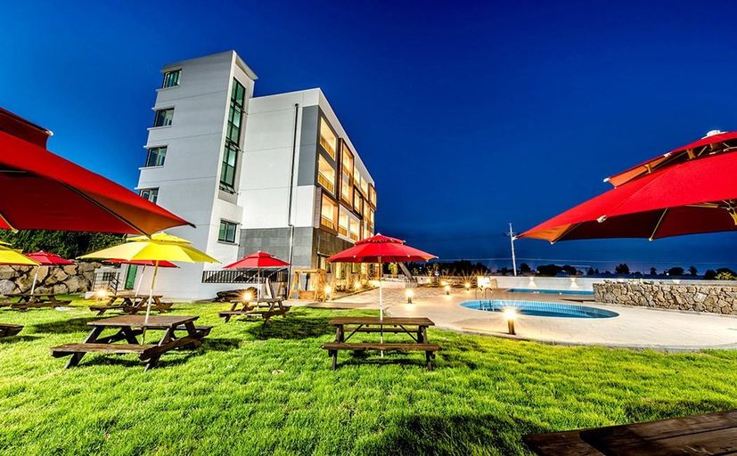 Exterior & Views 2, JnB Family Hotel, Seogwipo