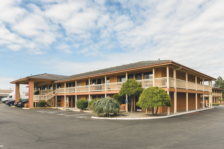 Exterior & Views 2, Niwas Inn, Pierce