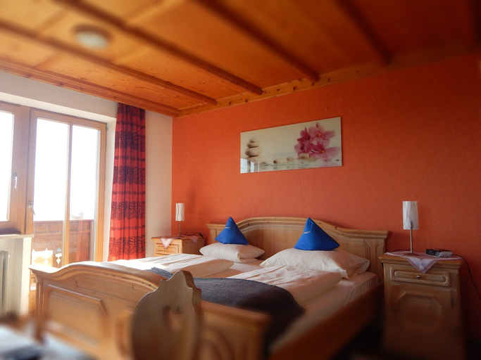 Bedroom 4, Berggasthof Hotel Weingarten, Rosenheim