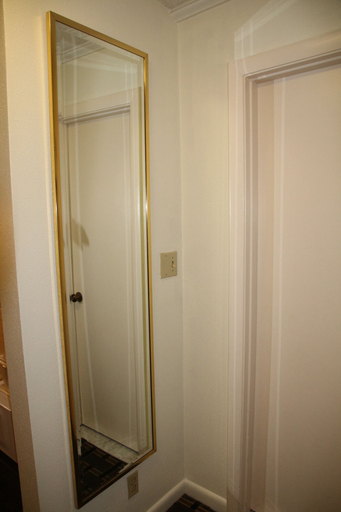 Bathroom 4, Bedford Plaza Hotel - Boston, Middlesex