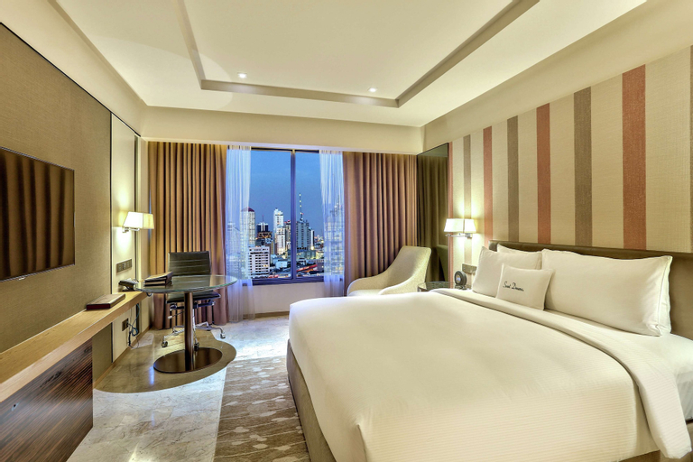 Bedroom 3, DoubleTree by Hilton Sukhumvit Bangkok, Khlong Toey