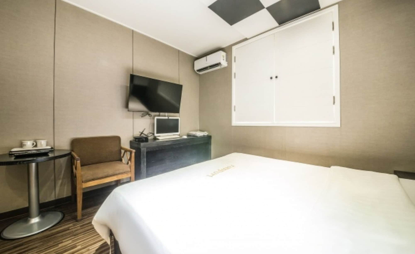 Bedroom 3, Rampart Hotel, Geum-cheon