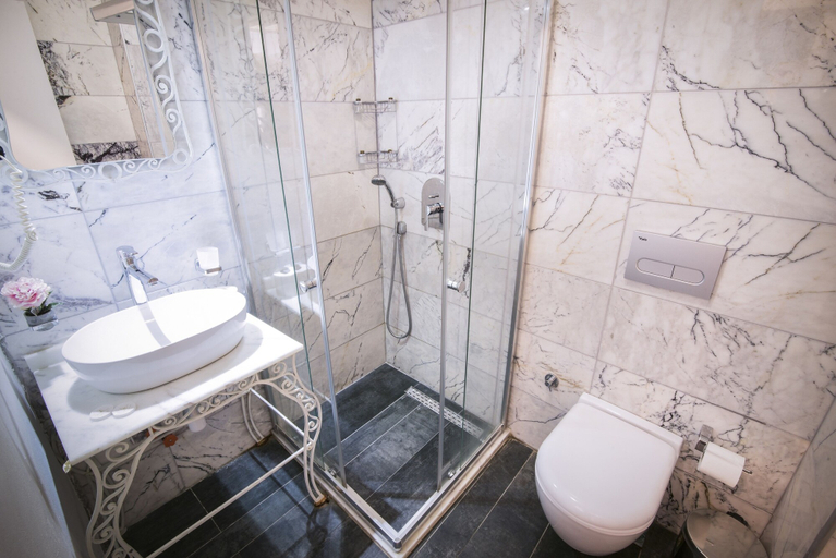 Bathroom 5, Buyukada Port Hotel, Adalar