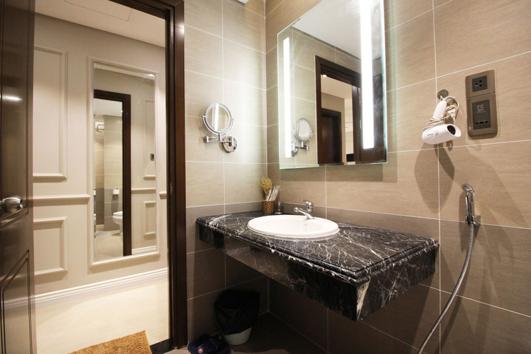 Bathroom 5, Neo Classic Condo, Da Nang