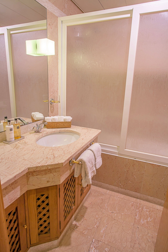 Bathroom 4, Quinta Miramar, Funchal