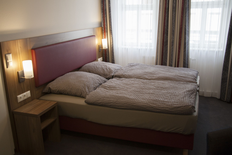 Bedroom 2, La Flamme Wertheim Garni, Main-Tauber-Kreis