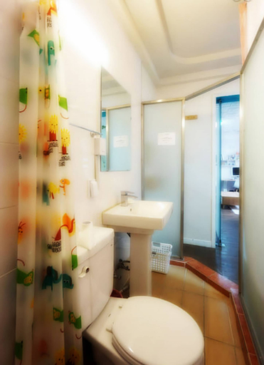 Bathroom 4, Tiara Guesthouse - Hostel, Mapo