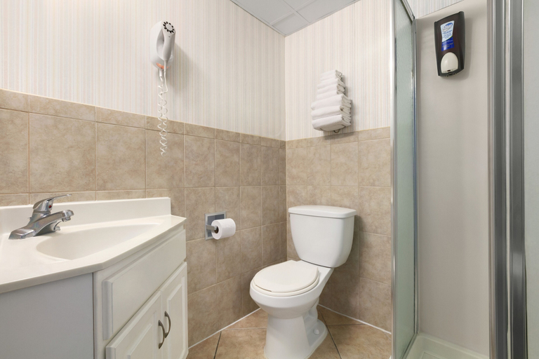 Bathroom 5, Harrison Hall Hotel, Worcester