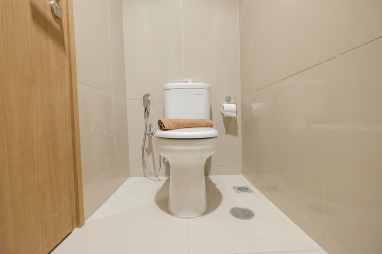 Bathroom 5, Fabulous Tree Park City Studio Apartment near ICE BSD, Tangerang