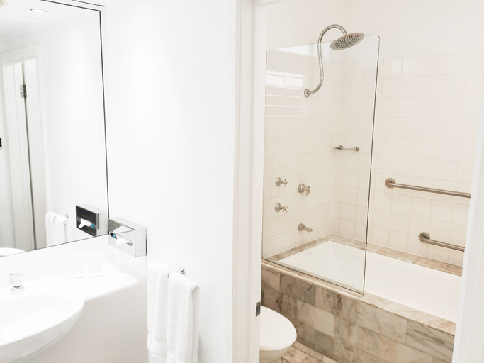 Bathroom 5, Ramada By Wyndham Cairns City Centre, Cairns