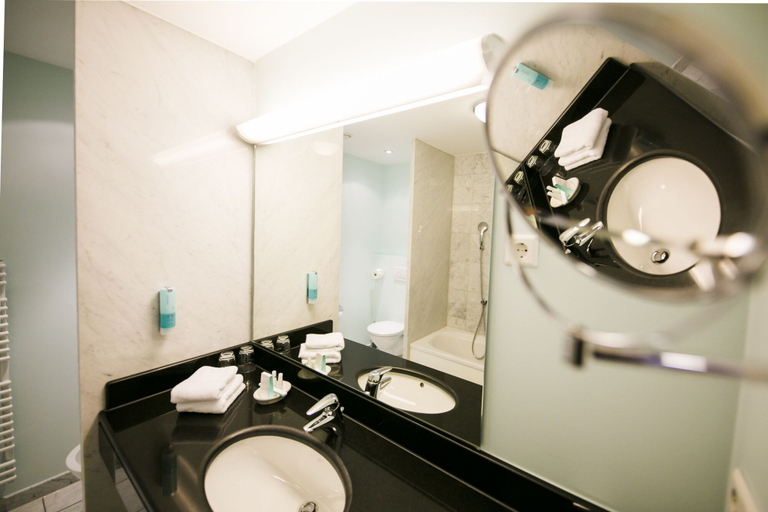 Bathroom 5, Hotel Sailer, Innsbruck