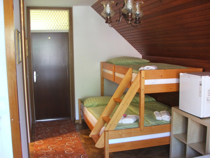 Bedroom 2, Tourist house Capricorn, Bled