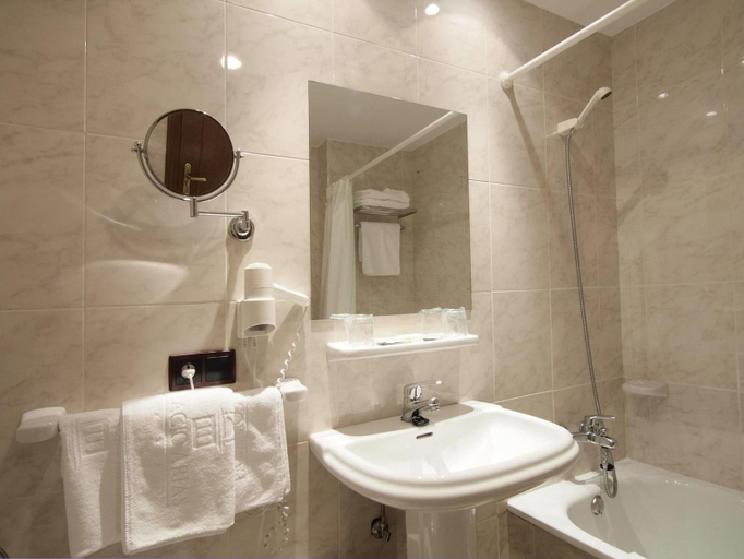Bathroom 5, Palacio Arias & Hotel y Apartamentos Arias, Asturias