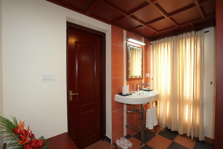 Bathroom 5, The World Backwaters, Alappuzha