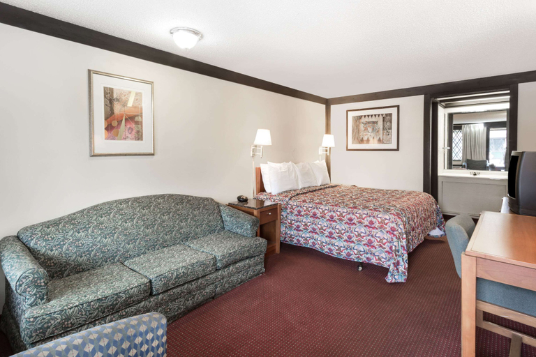 Bedroom 3, Knights Inn Racine, Racine