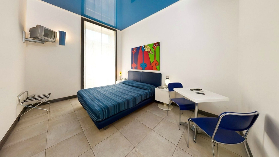 Bedroom 2, Caracciolo 10, Napoli