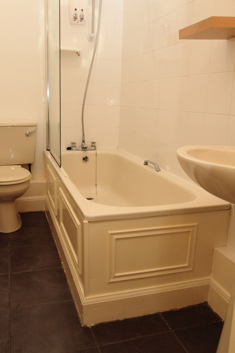 Bathroom 4, Edinburgh Thistle Hotel, Edinburgh