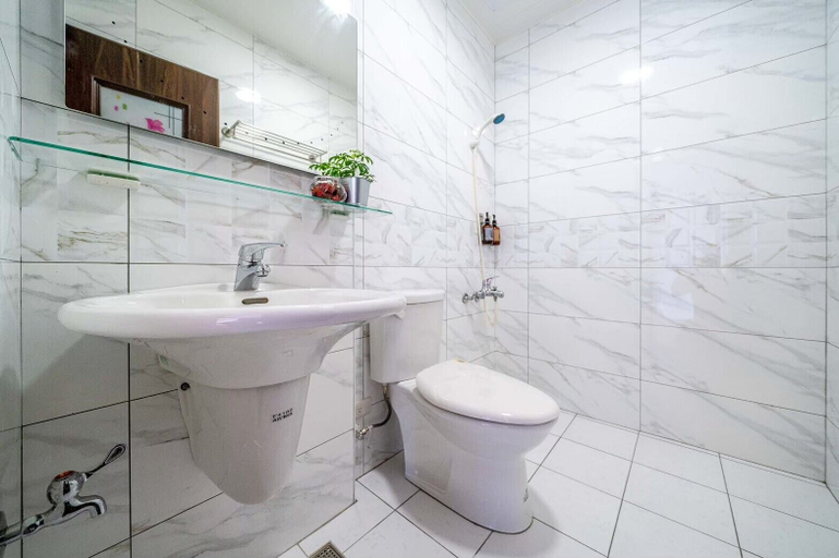 Bathroom, man man, Yilan