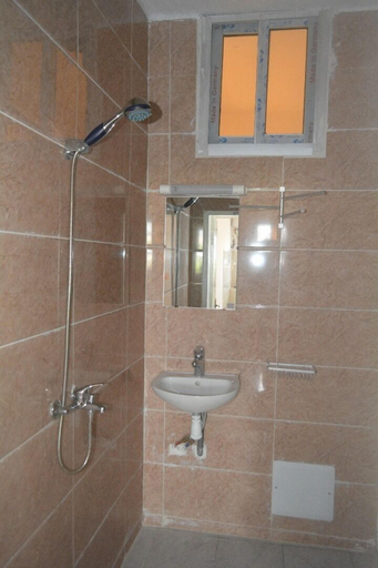 Bathroom, Les Résidences Malaïka, Komo-Mondah