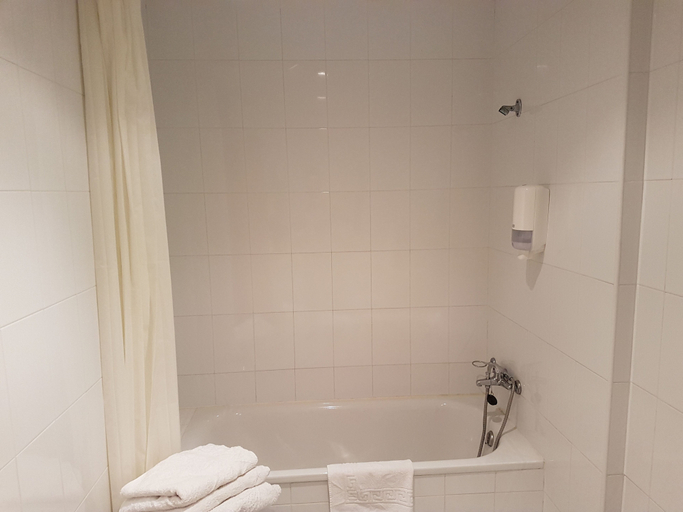 Bathroom 4, Hostal Restaurante La Charola, León