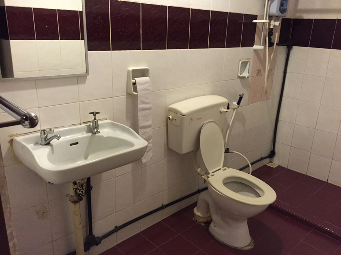 Bathroom 5, One Hotel, Labuan