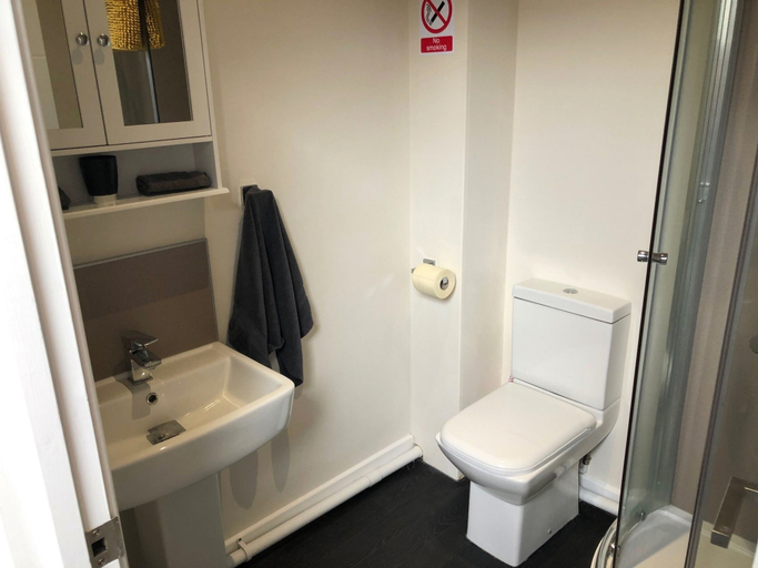 Bathroom 3, Toothbrush Apartments Ipswich Waterfront, Suffolk