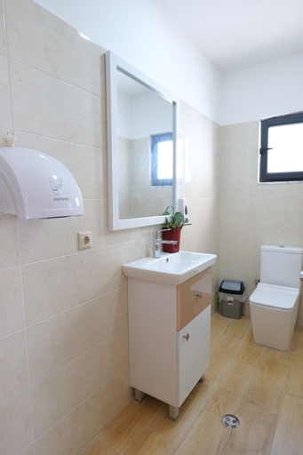 Bathroom 4, Eden Hotel, Sarandës