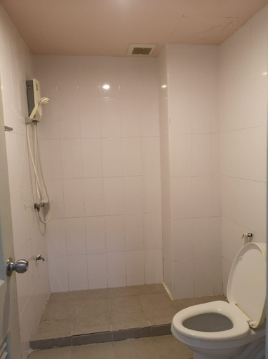 Bathroom 3, OYO 75414 KJS Pattaya, Pattaya