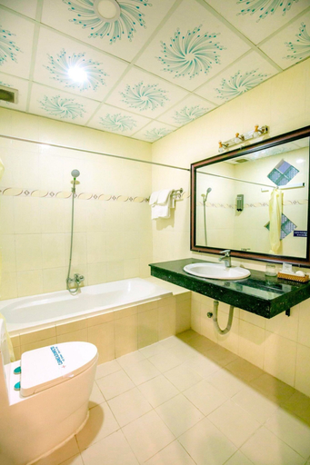 Bathroom 4, Y Linh Hotel, Qui Nhơn