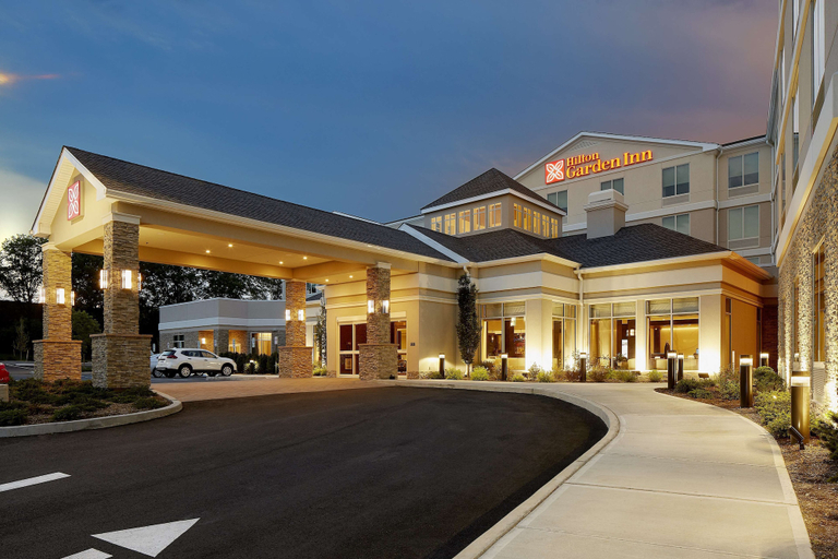 Exterior & Views 2, Hilton Garden Inn Roslyn, Nassau