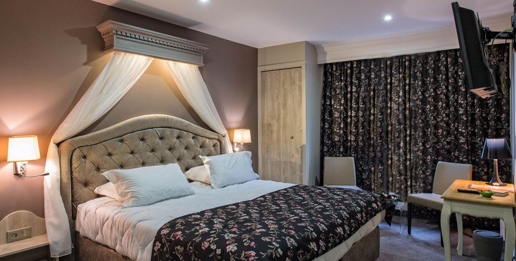 Bedroom 3, La Terrasse, Nord