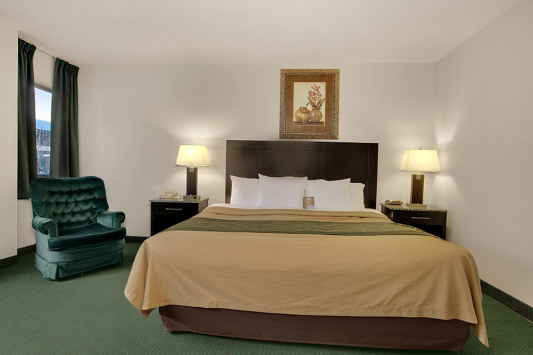 Bedroom 3, Comfort Inn & Suites Downtown Edmonton, Division No. 11